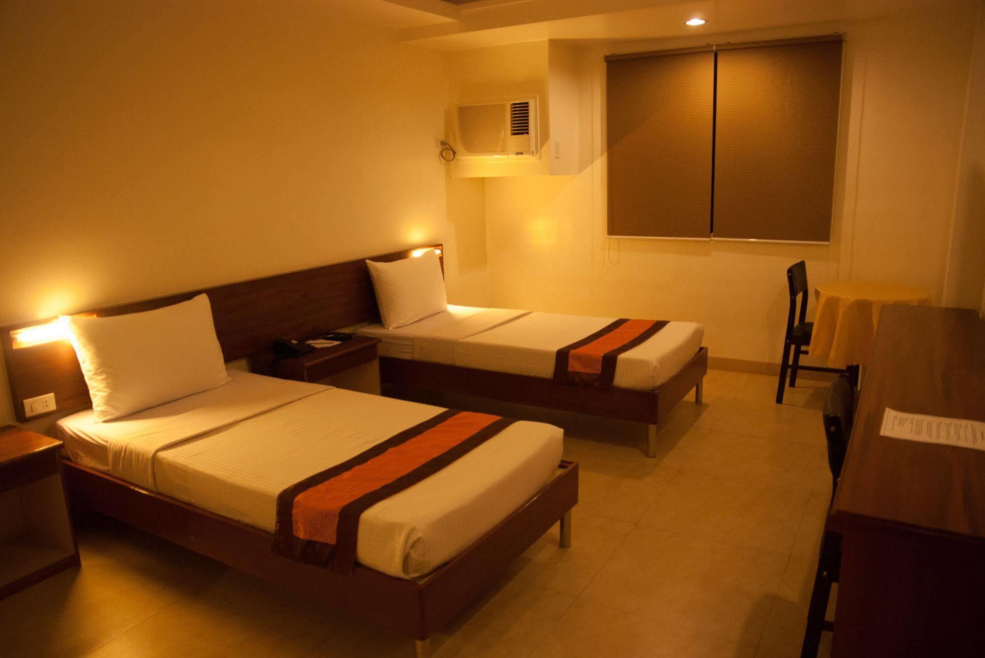 M Suites Hotel Makati City Exterior foto