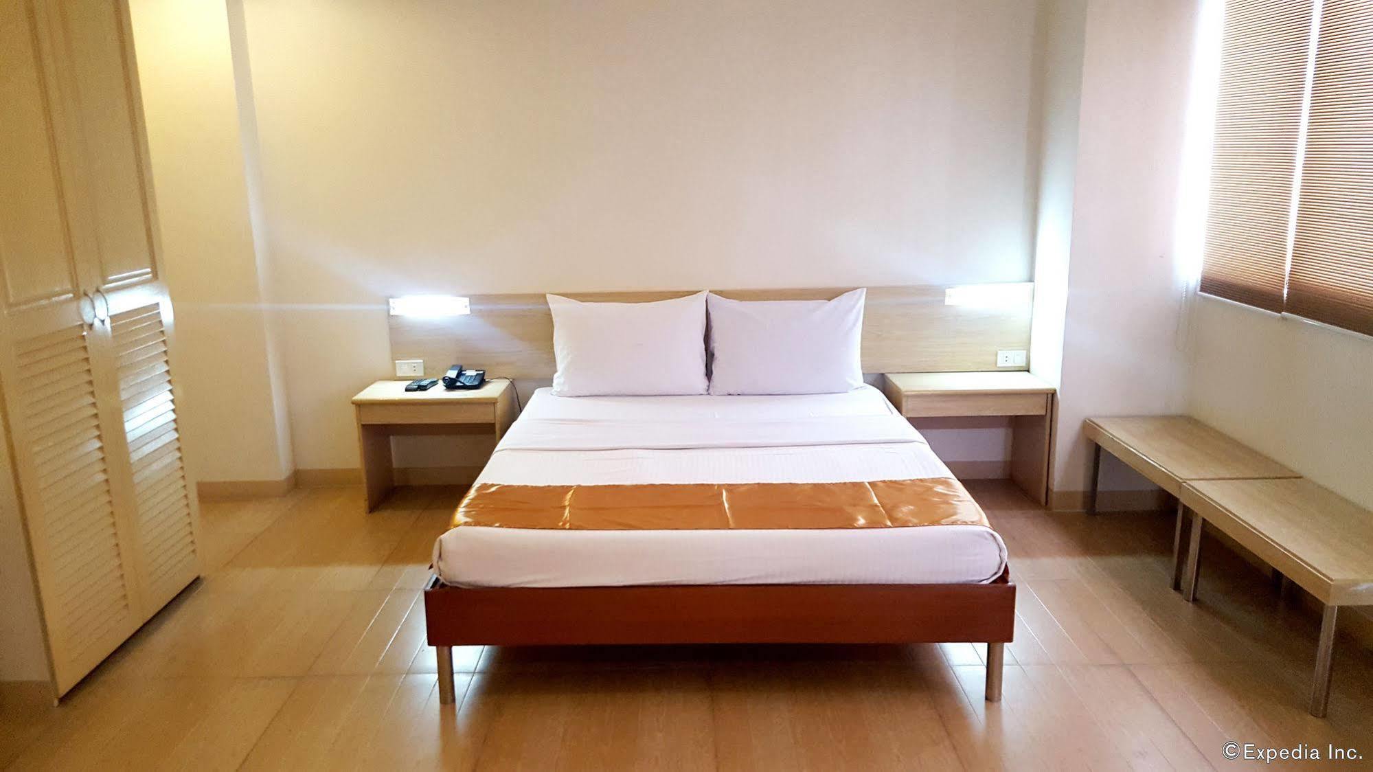 M Suites Hotel Makati City Exterior foto